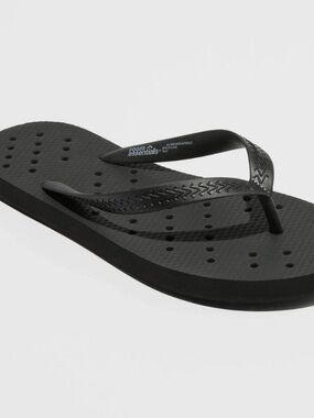 Shower Flip Flops Black Medium Women’s Size 10/11
Men’s Size 9/10